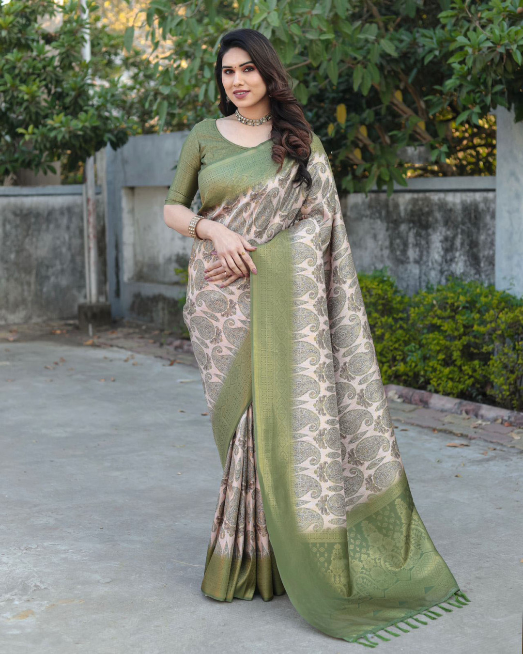 Two-Tone Soft Silk Saree with Floral Motif & Zari Woven Pallu