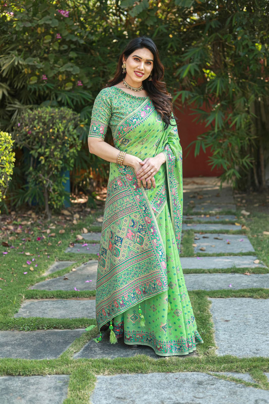 Buy For Mehndi Parrot Green Banarasi Silk Fabric Saree Online - SREV2636 |  Appelle Fashion