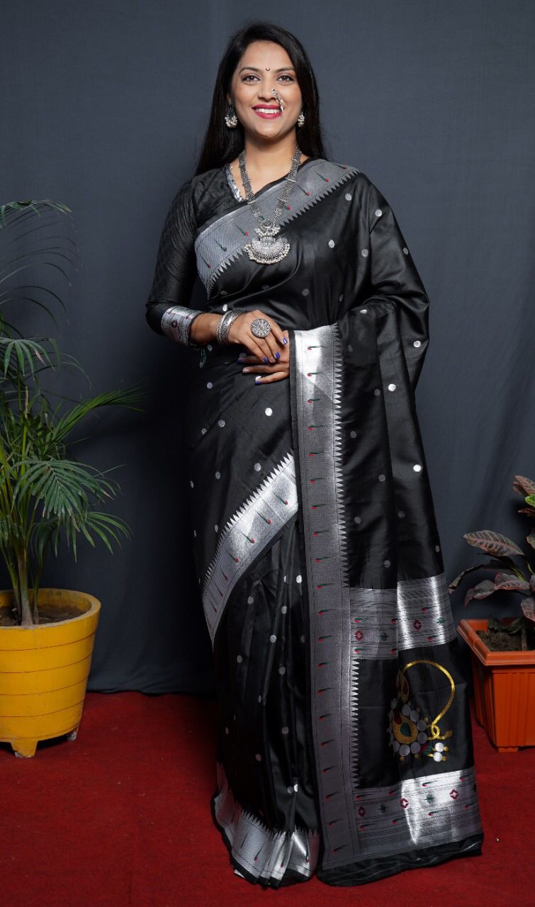 Discover 71+ black paithani saree best