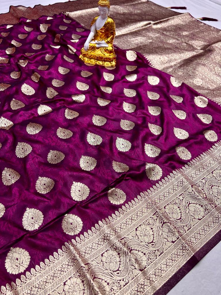 Buy • Kanieshka™ Silks Pure Handloom Banarasi Katan Silk Saree With Rich  weaving Boarder Original Silk Certified , Color: A Beautiful White Color  saree With Rich Red & Green work Border Online