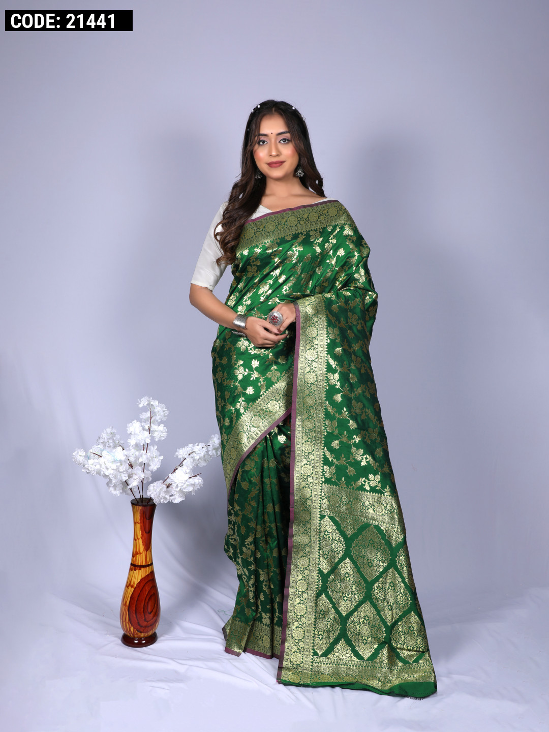 Green Silk Sarees: Buy Latest Designs Online | Utsav Fashion