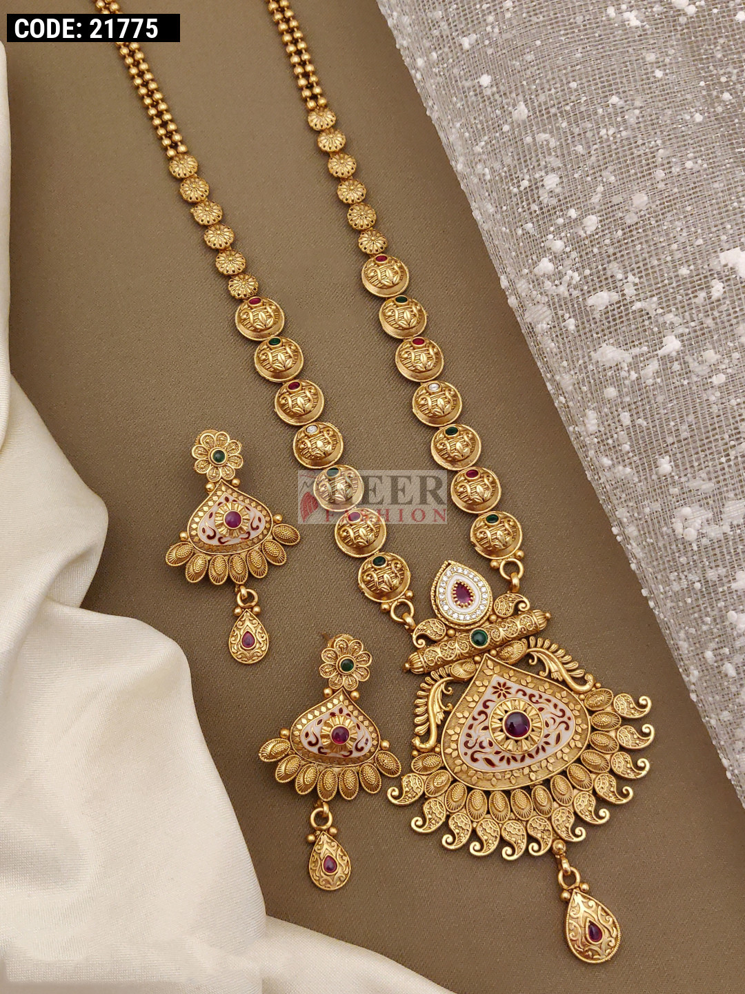 Antique gold hot sale indian jewellery