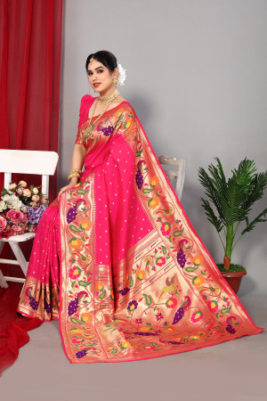 Paithani Sarees: 10 Best Paithani Sarees for Women in India For an Elegant  Look in 2024 - The Economic Times