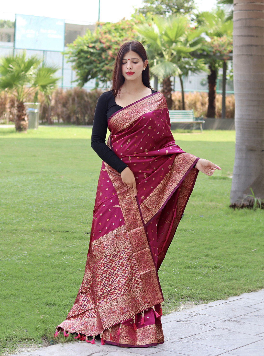 Banarasi Saree in Magenta : SPF8883