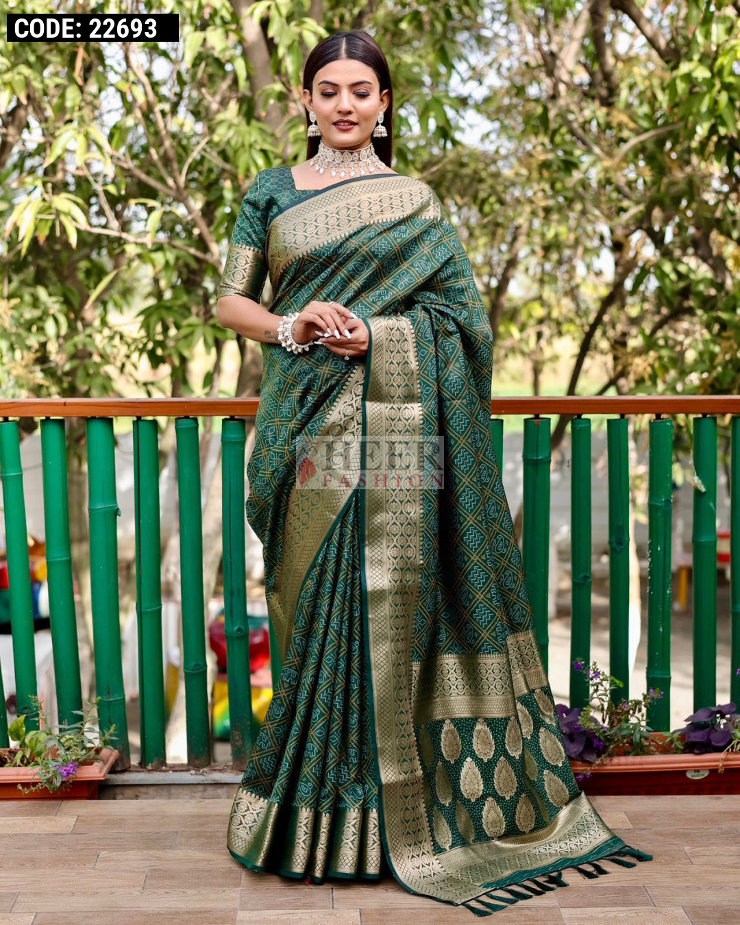 Lily Green Woven Banarasi Cotton Silk Saree With Digital Print – Zari  Banaras