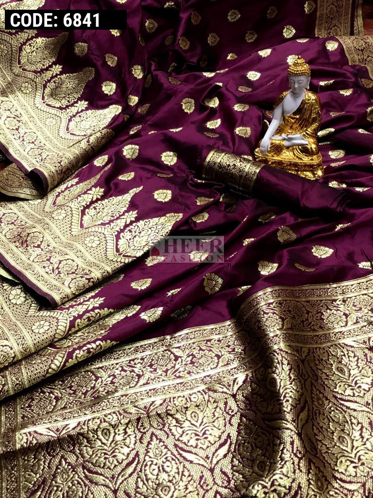 Soft banarasi Silk Saree With Rich golden Zari Wooven Pallu & Zari weawing