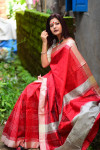 Red color raw silk saree with beautiful pallu