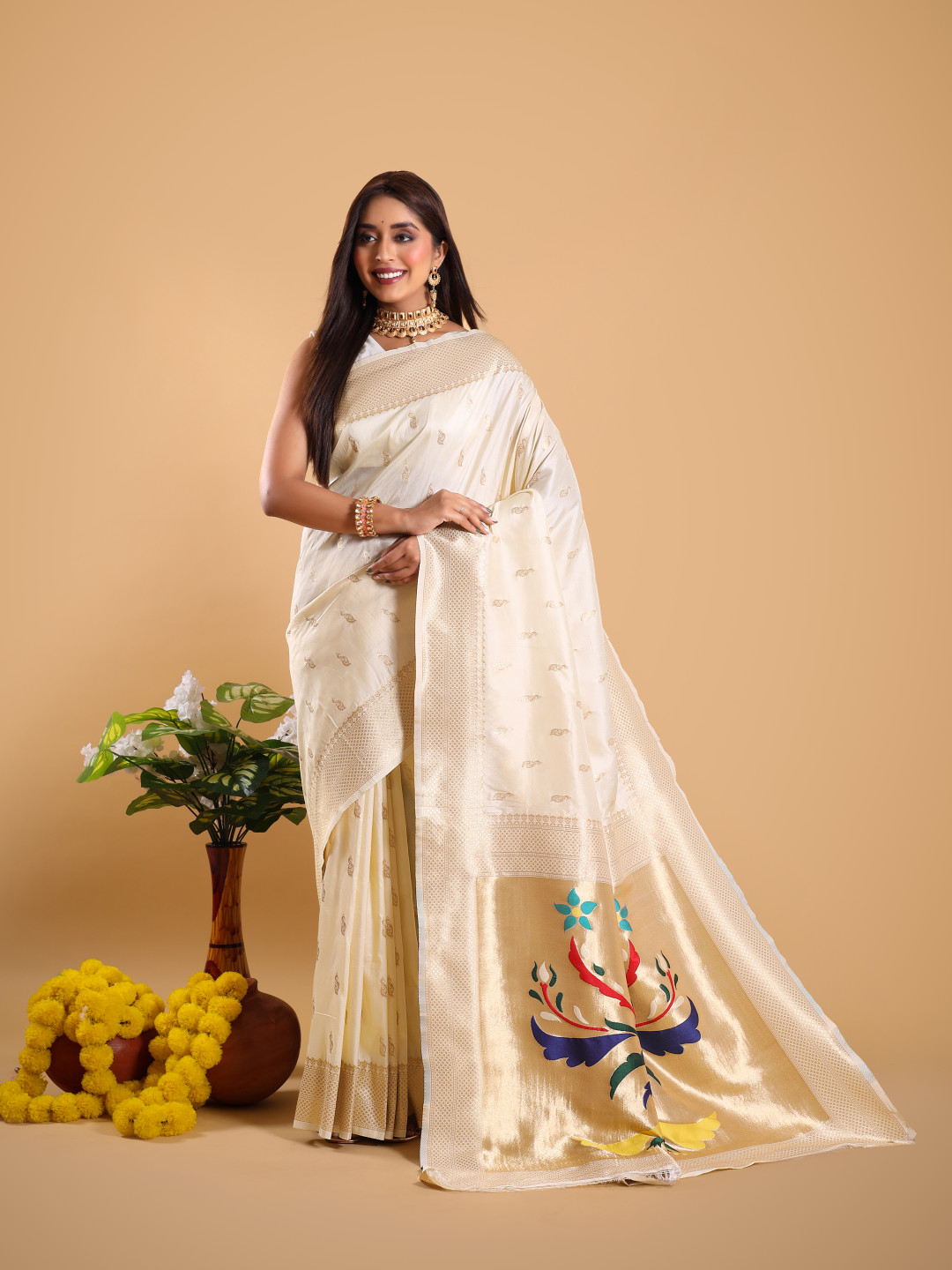 Buy Off White Paithani Silk Zari Woven Saree With Blouse by Designer VISHNU  WEAVES for Women online at Kaarimarket.com