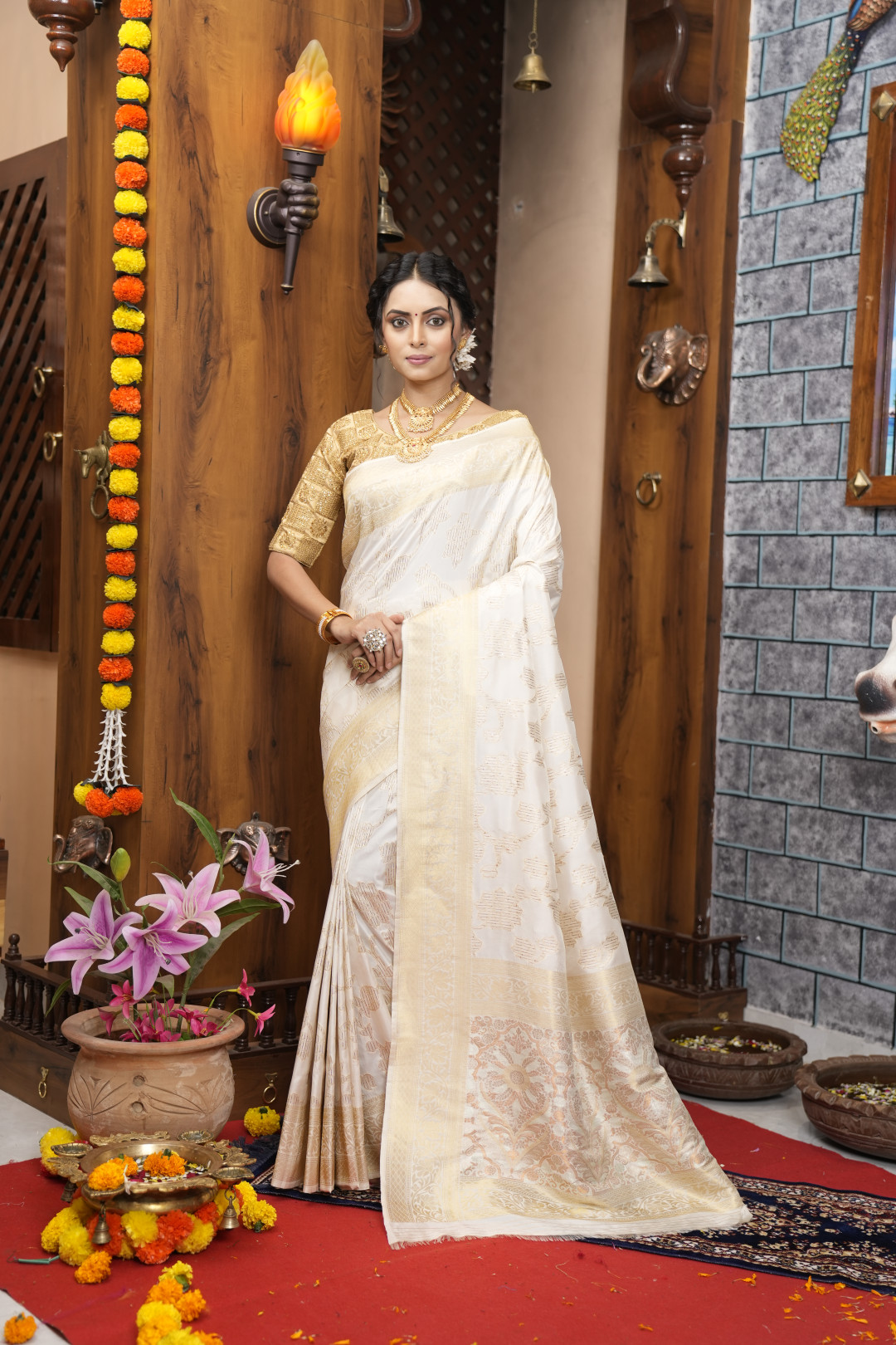 Ivory White Zari Woven Linen Silk Saree – Ranjvani