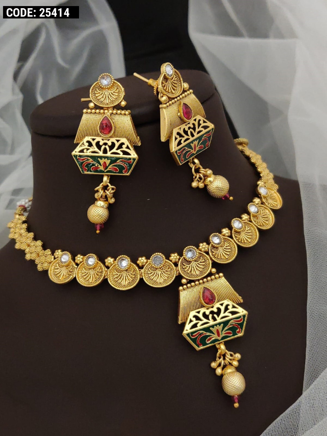 Glass Pearls Necklace with Gold Plated Oval Bead and matching Earrings –  Soyara Ethnics Studio