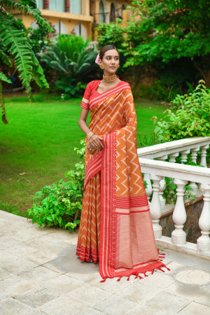 Green Banarasi Silk Saree With Zari Weaving Work, 6.3 m (with blouse piece)  at Rs 950 in Surat