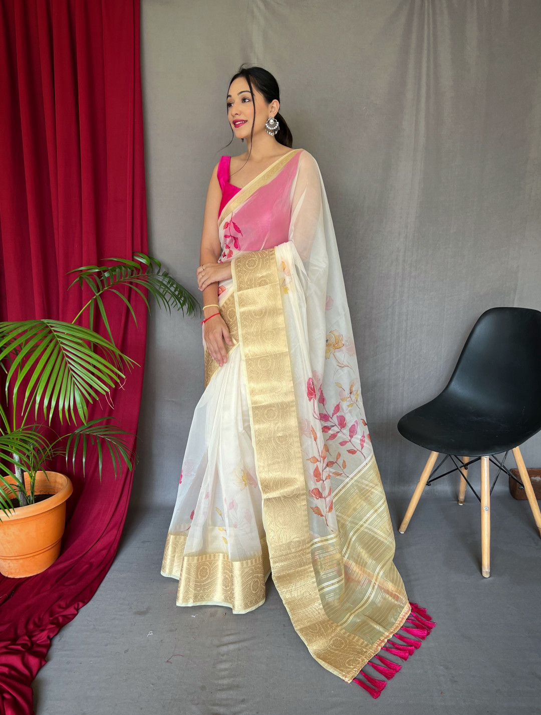 Adorable Off White Soft Banarasi Silk Saree With Desirable Blouse Piece,  सॉफ्ट सिल्क साड़ी - Shivam E-Commerce, Surat | ID: 2852769376933