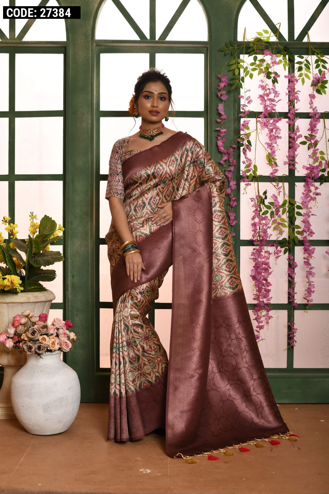 Magenta Color with green Color Contrast Boarder in stitched nauwari nine  yard art silk Paithani saree.