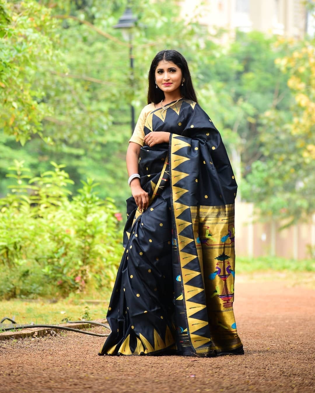 Designer Banarasi Linen Party Wear Sarees – Dailybuyys