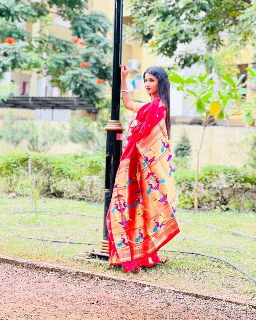 Gorgeous Poonam Ghadge In Paithani Saree #poonamghadge #paithanilove # paithanisaree | Saree photoshoot, Indian wedding photography poses, Indian  beauty