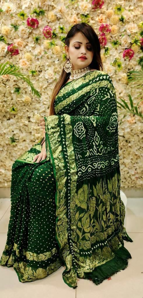 Buy Green Bandhani Zari Woven Banarasi Silk Saree by VISHNU WEAVES at Ogaan  Market Online Shopping Site