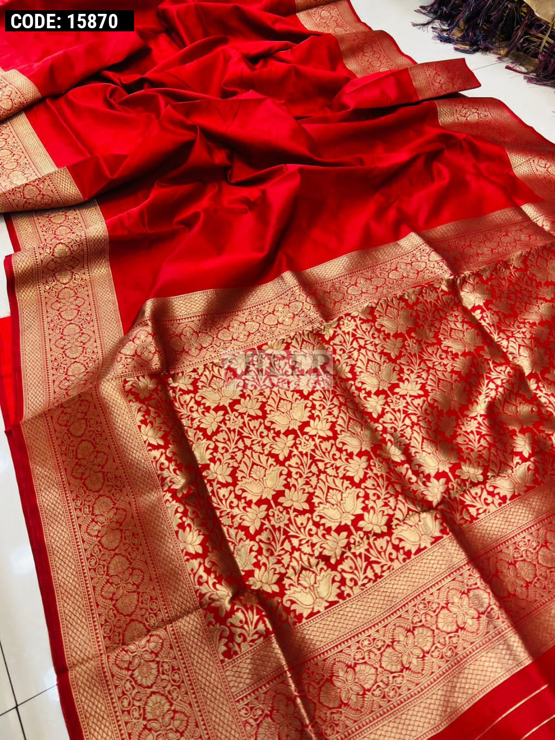 Traditional Border With Floral Butta Tomato Red Kanchipuram Silk Saree –  Sundari Silks