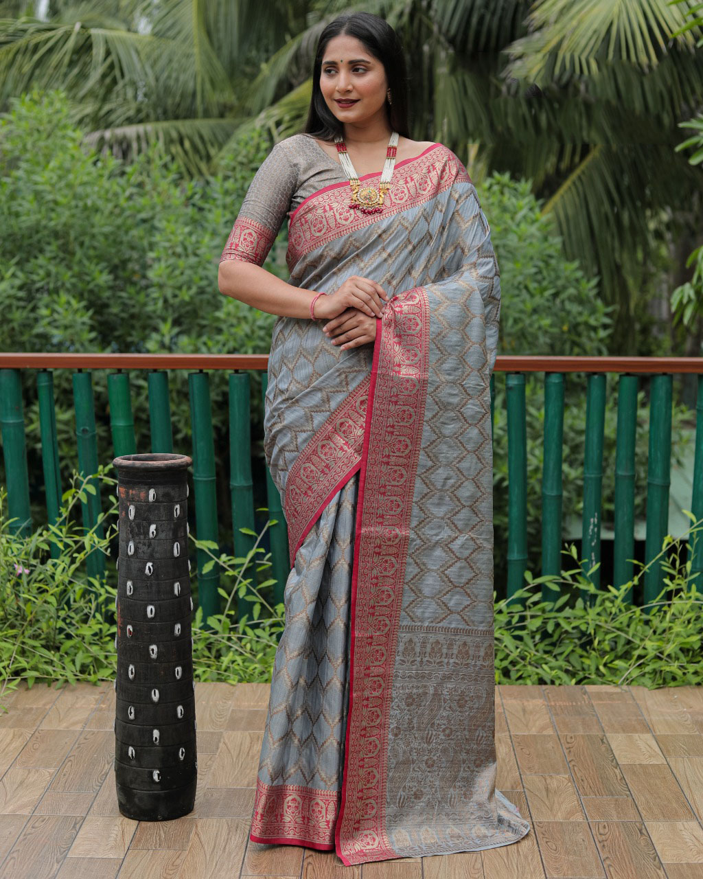 Banarasi Cotton Silk Saree With Zari Polka Dots Weaving & Contrast Bor –  Banarasikargha